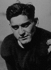 Syracuse end Vic Hanson